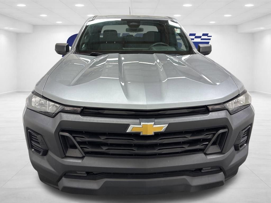Used 2024 Chevrolet Colorado W/T image 2
