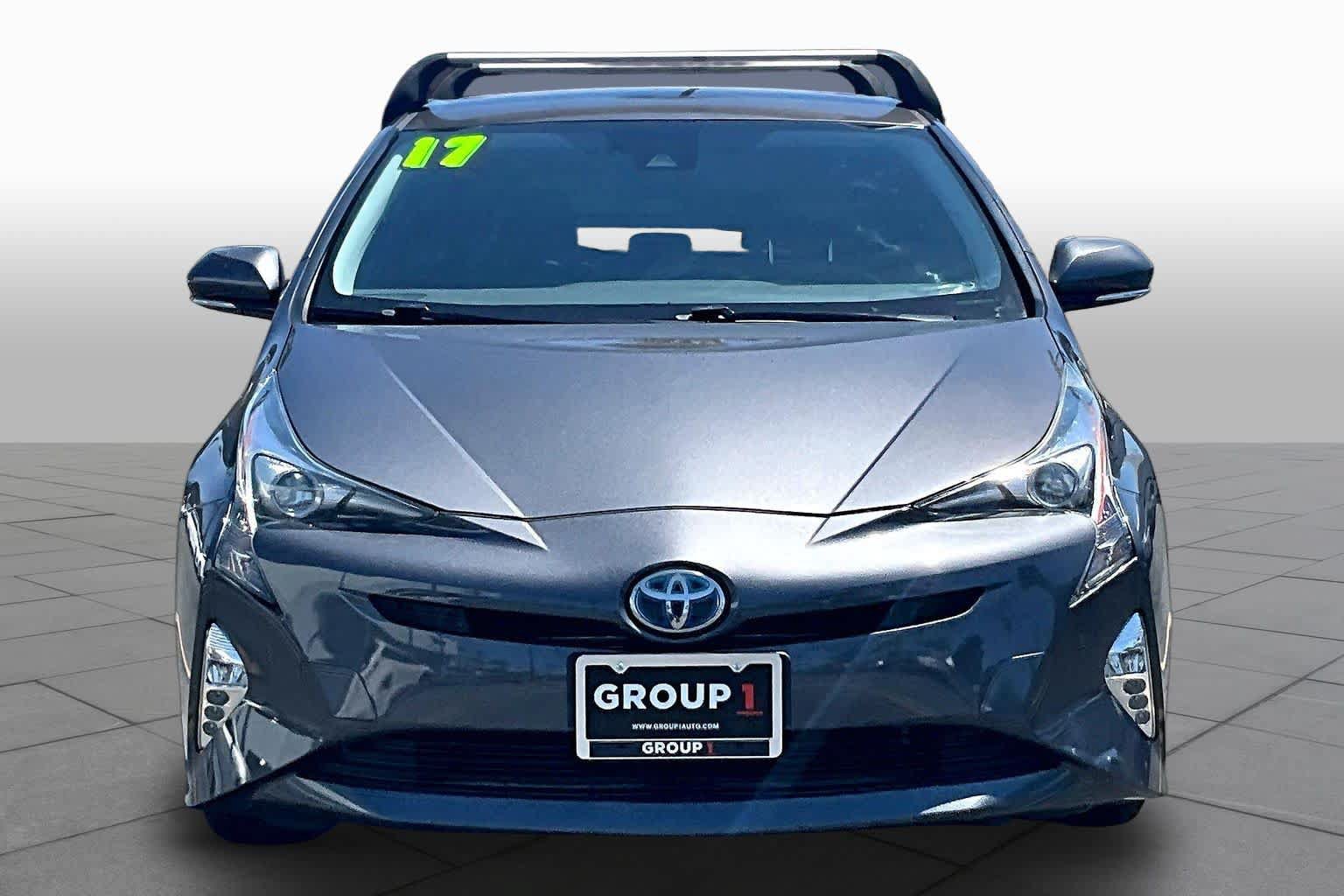 Used 2017 Toyota Prius Three Touring FWD image 3