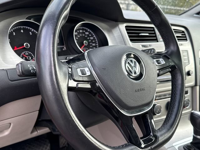 Used 2015 Volkswagen Golf S image 40