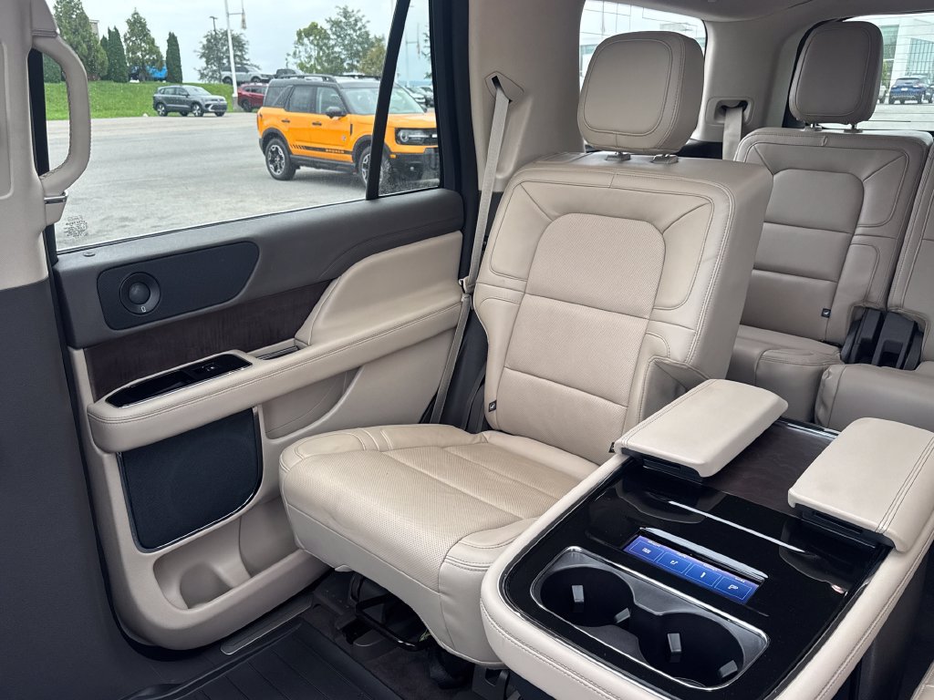 Used 2024 Lincoln Navigator Reserve AWD/4WD image 13