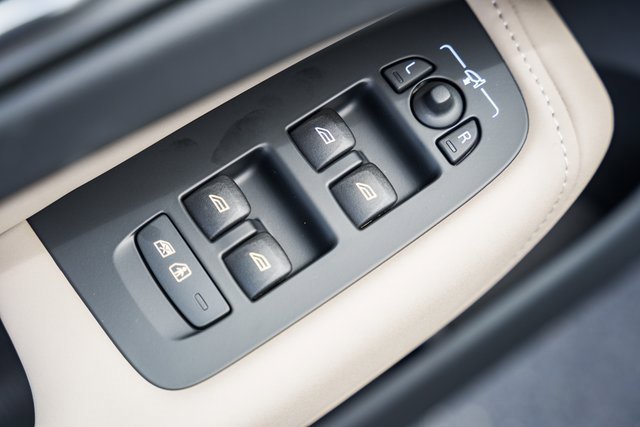 New 2026 Volvo XC60 T8 Plus w/ Protection Package Premier image 34