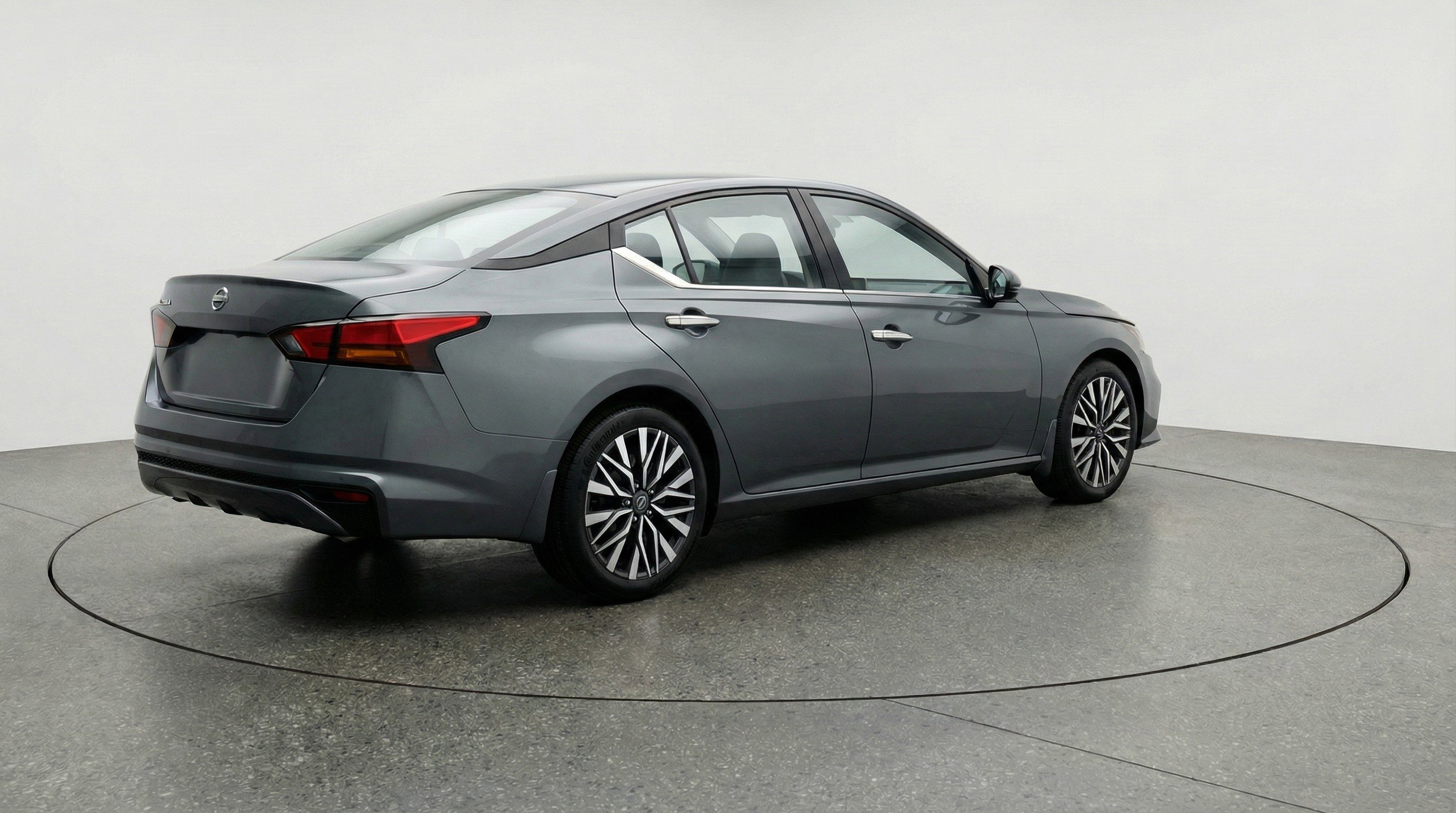 Used 2025 Nissan Altima 2.5 SV image 9