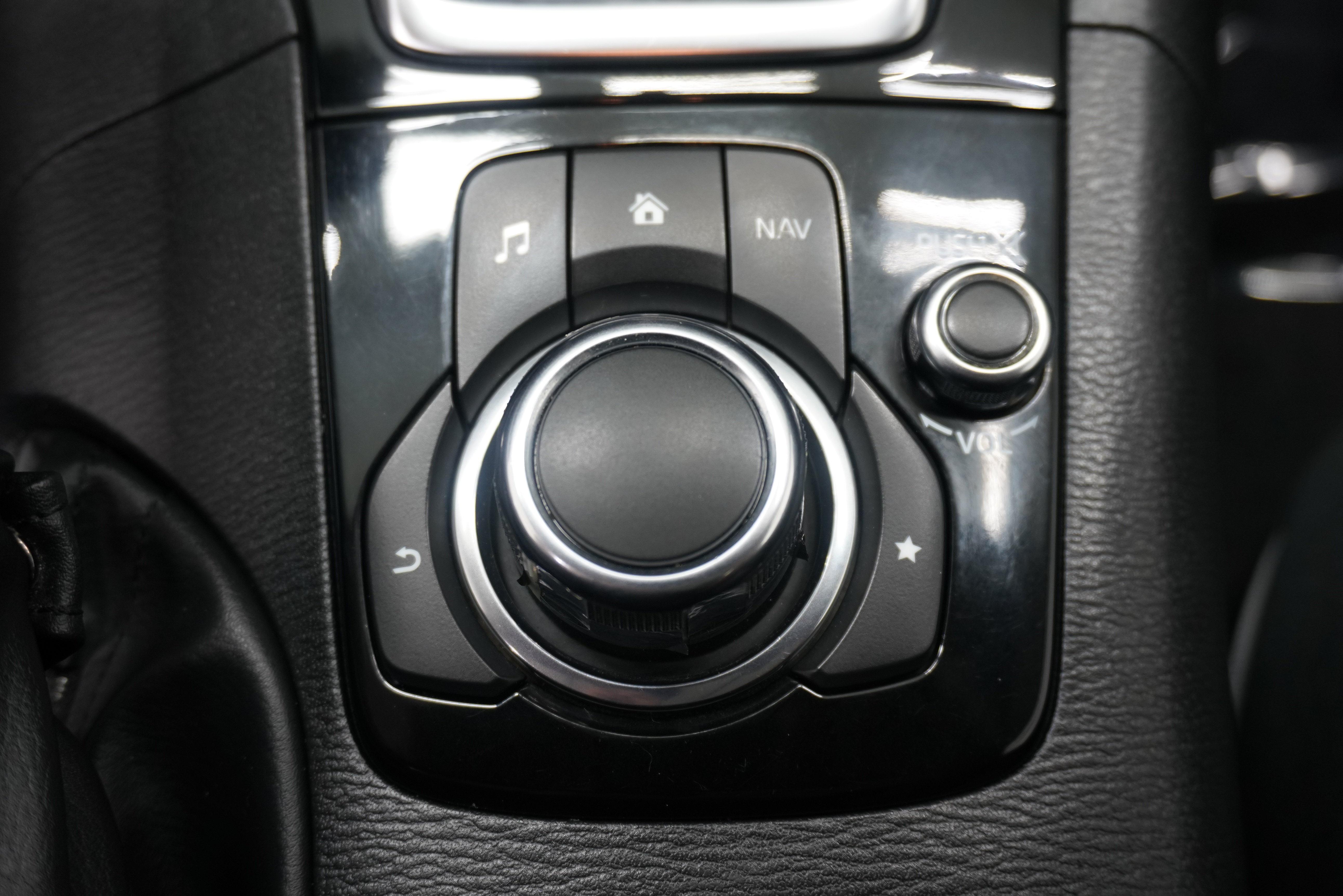 Used 2015 MAZDA MAZDA3 i Sport FWD image 18