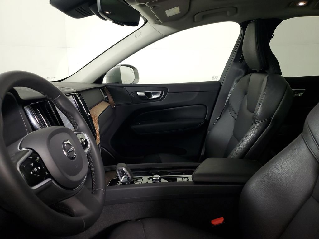 Certified 2023 Volvo XC60 B5 Plus w/ Protection Package Premier image 24