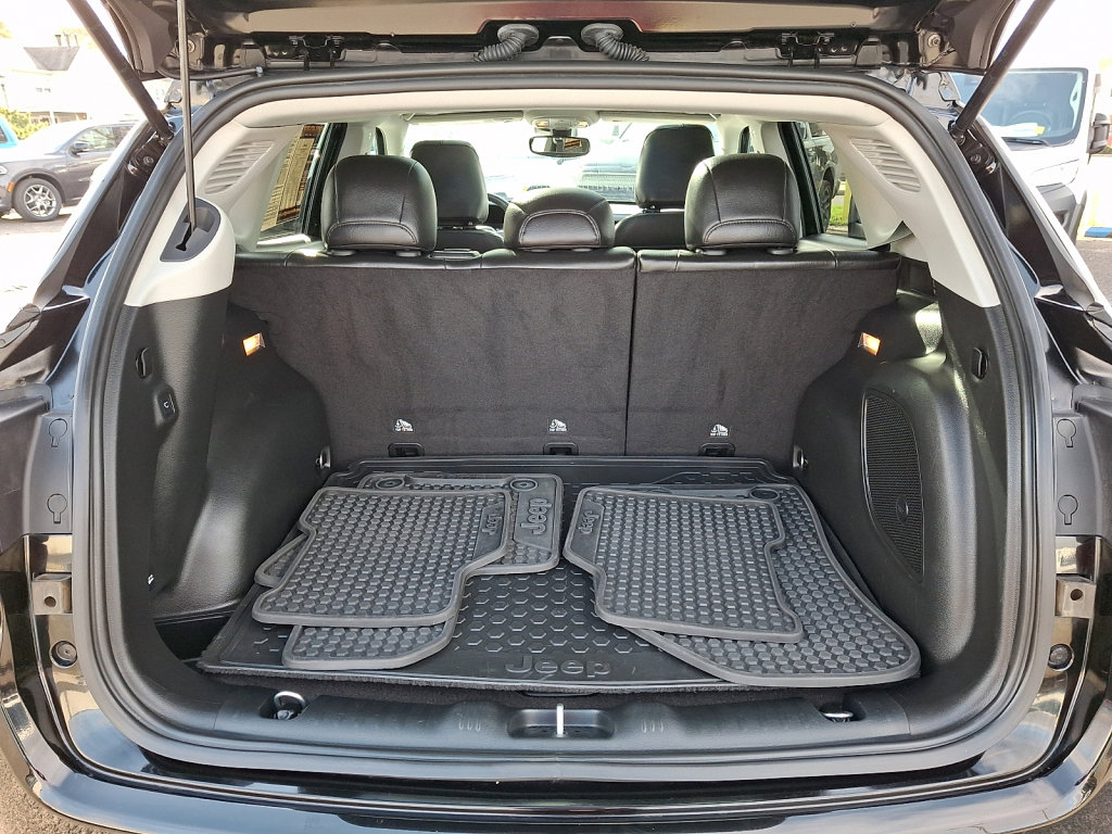 Used 2022 Jeep Compass Latitude w/ Sun and Sound Group AWD/4WD image 18