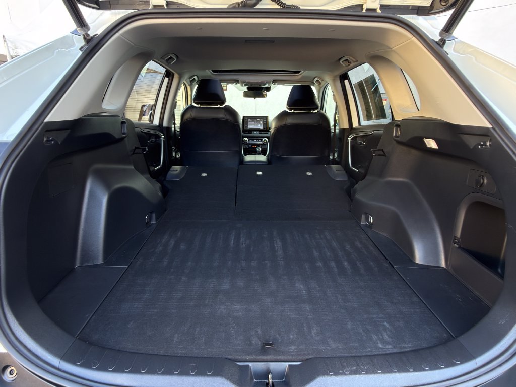 Used 2022 Toyota RAV4 XLE Premium AWD/4WD image 15