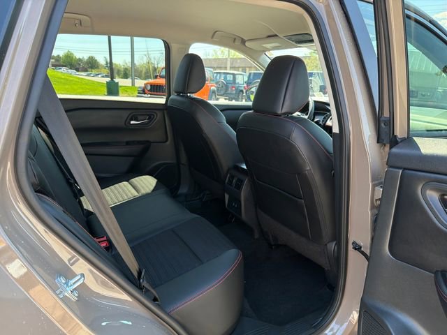 Used 2025 Nissan Rogue SV image 30