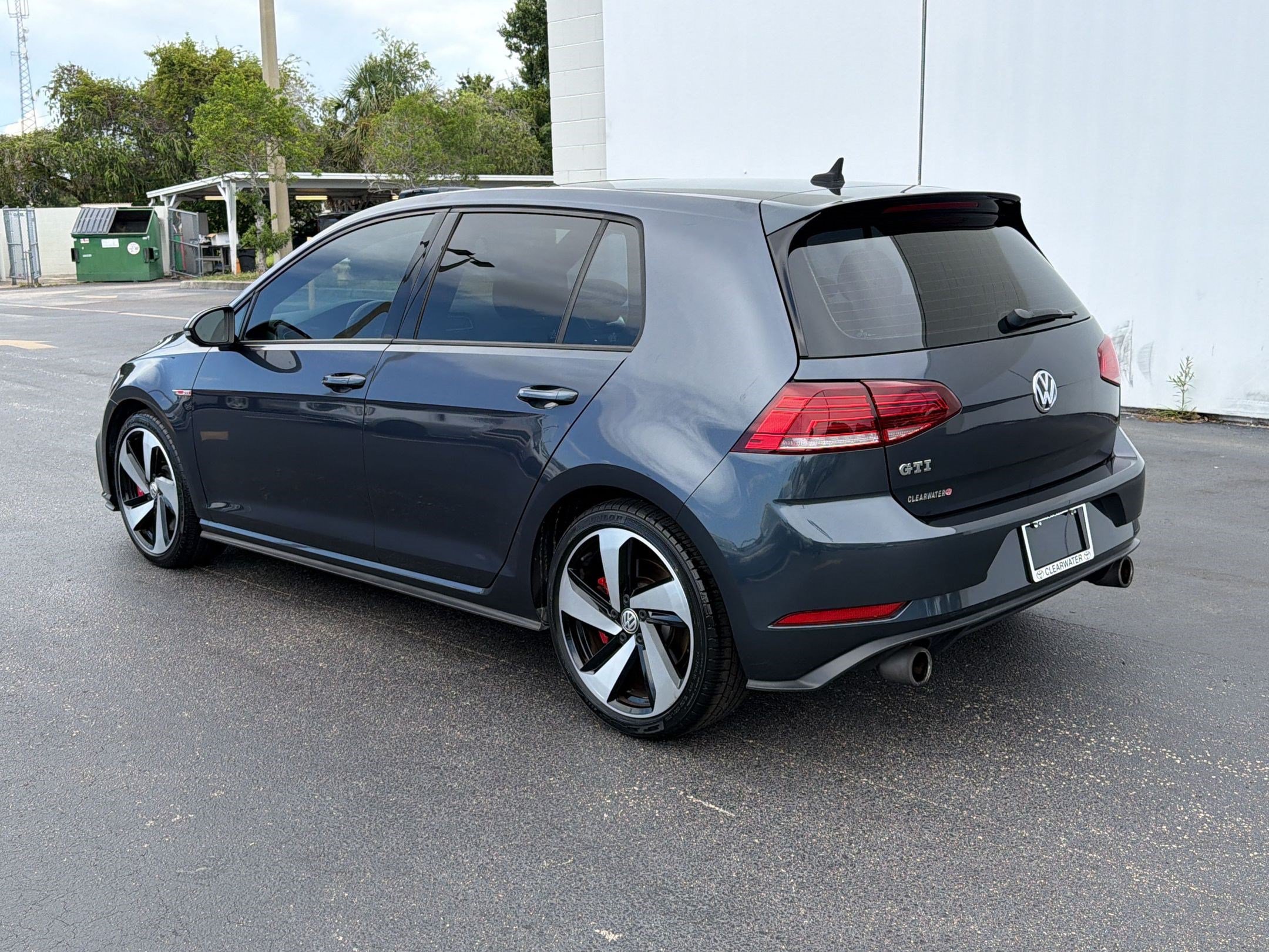 Used 2018 Volkswagen GTI SE w/ SE Leather Package FWD image 3