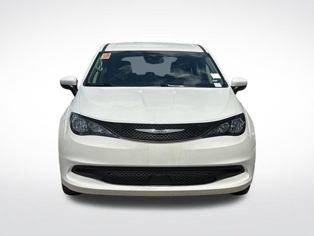 Used 2023 Chrysler Voyager LX FWD image 10