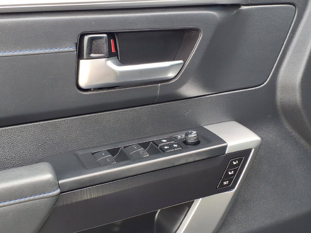 Used 2024 Toyota Sequoia Platinum AWD/4WD image 4