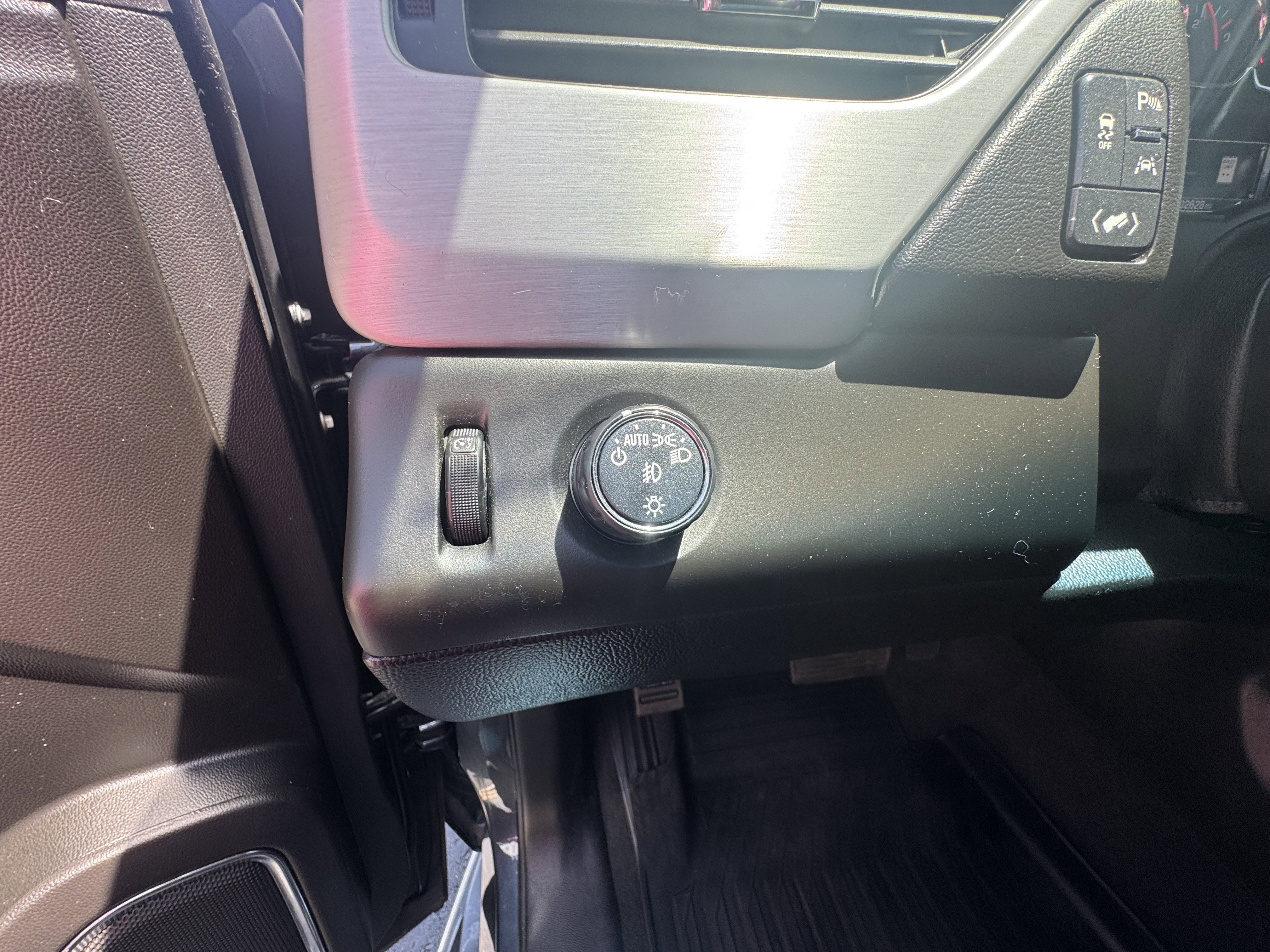 Used 2019 GMC Yukon SLT w/ Open Road Package image 15