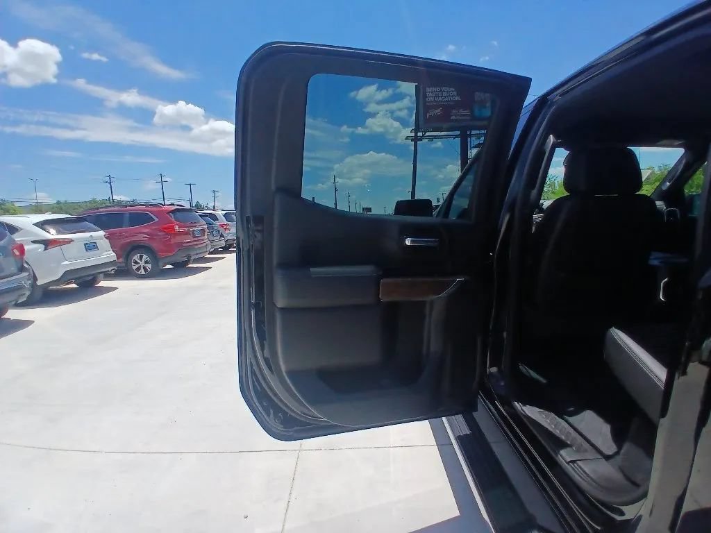 Used 2020 Chevrolet Silverado 1500 High Country w/ Technology Package AWD/4WD image 16