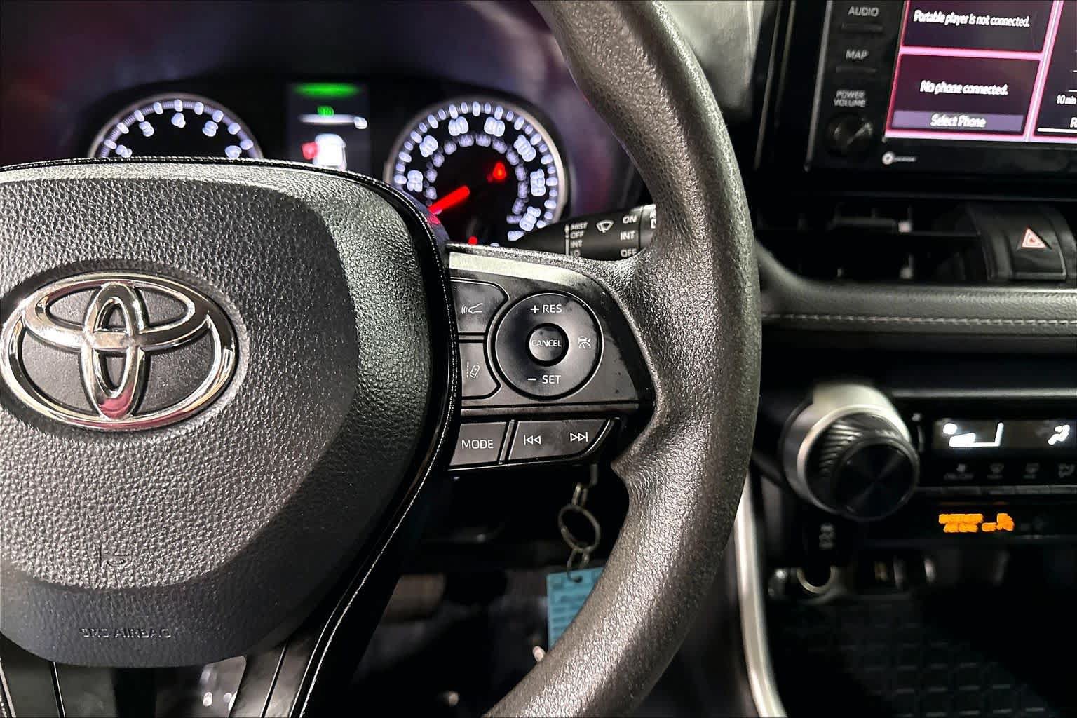 Certified 2021 Toyota RAV4 LE FWD image 24