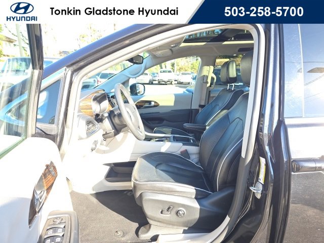 Used 2023 Chrysler Pacifica Limited image 9