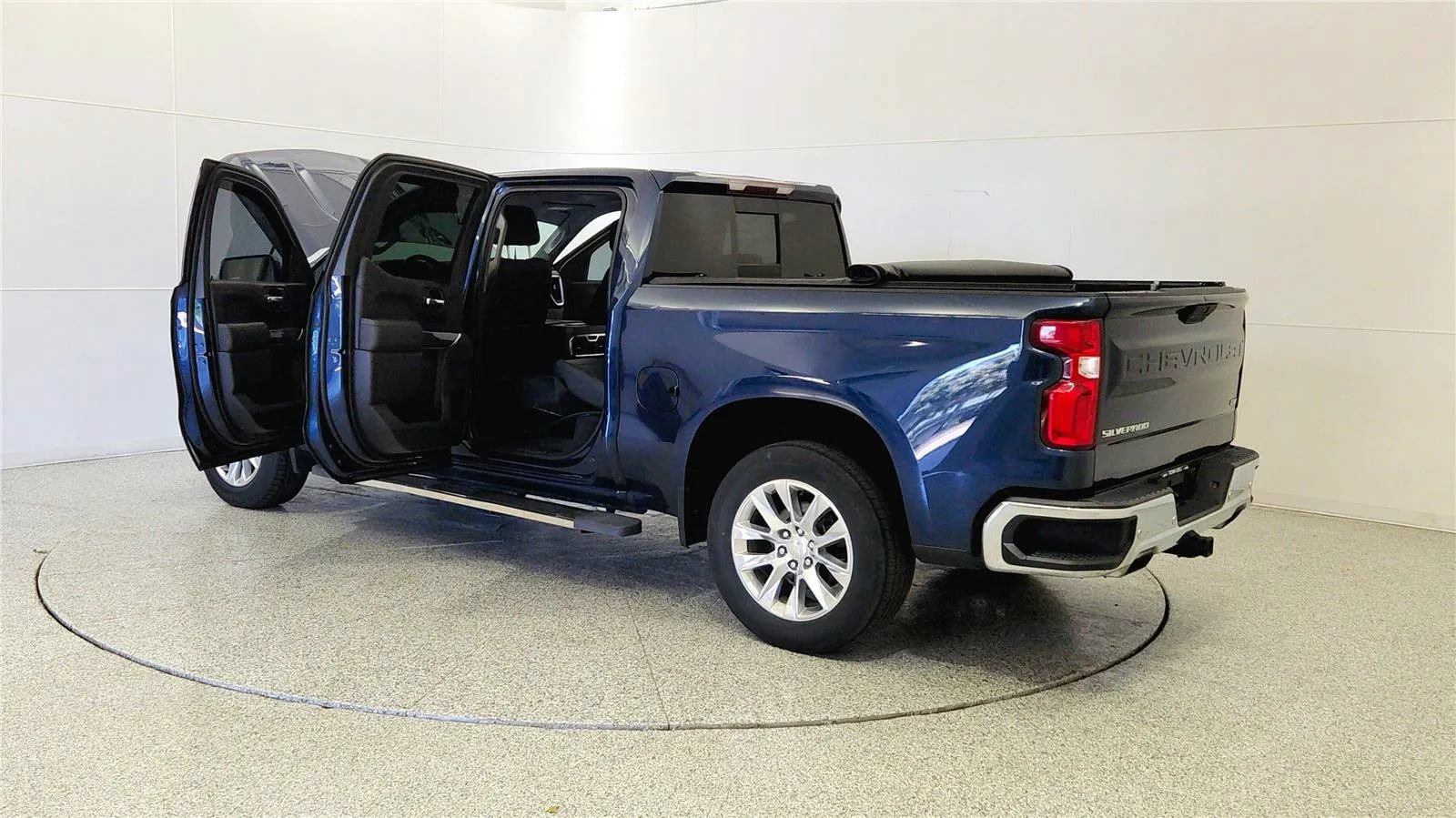 Used 2019 Chevrolet Silverado 1500 LTZ AWD/4WD image 11