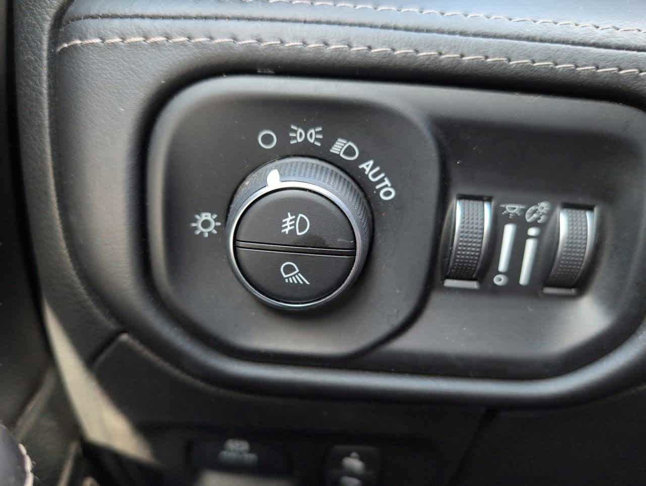 Used 2020 RAM 1500 Limited image 31