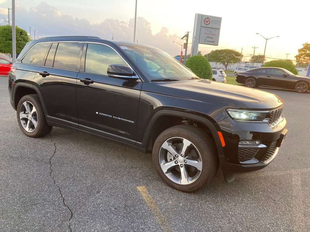 New 2024 Jeep Grand Cherokee Limited 4xe w/ Luxury Tech Group II image 8