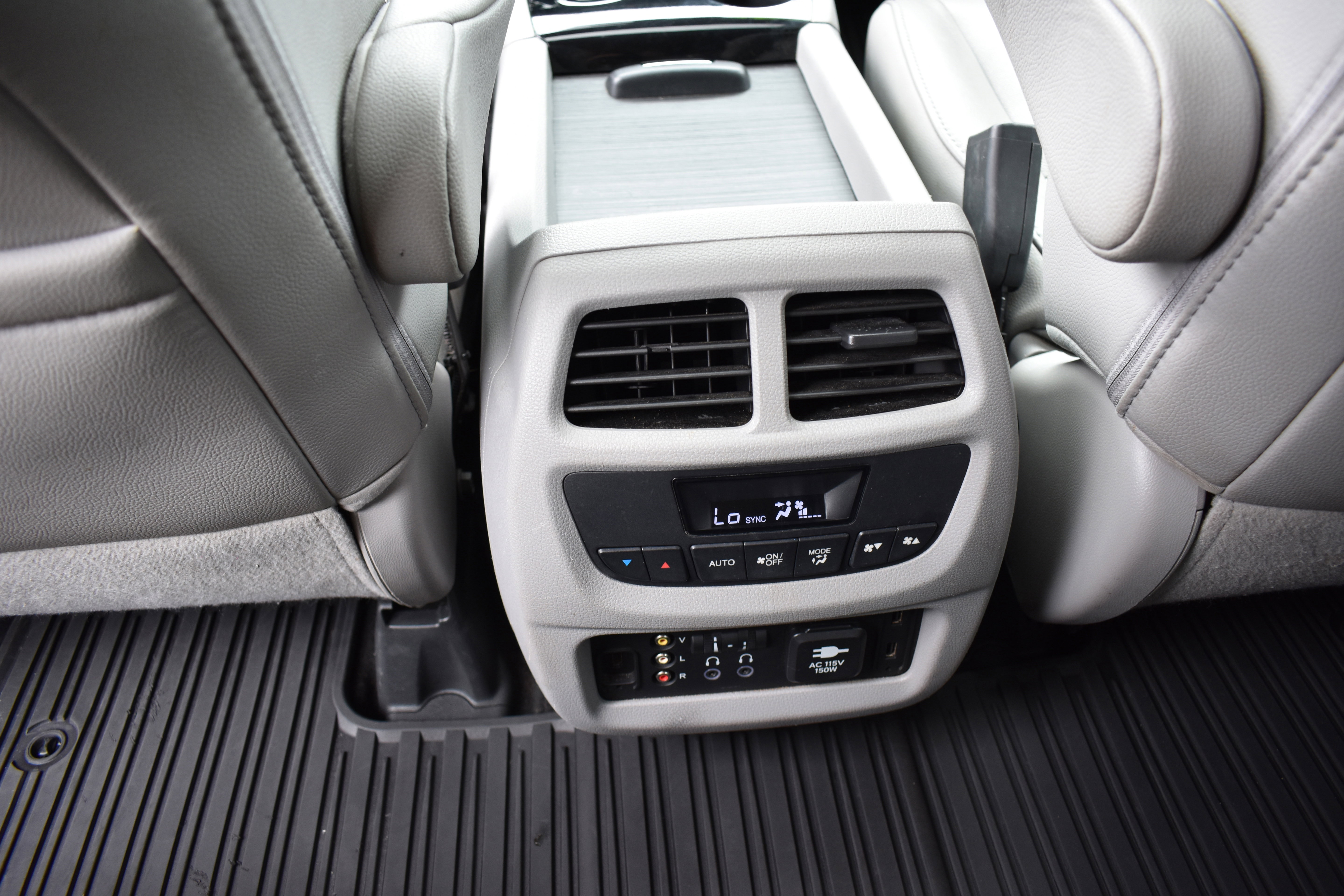 Certified 2018 Honda Pilot Touring image 31