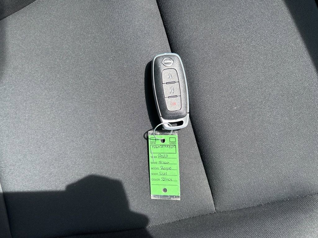 Used 2023 Nissan Rogue S image 29