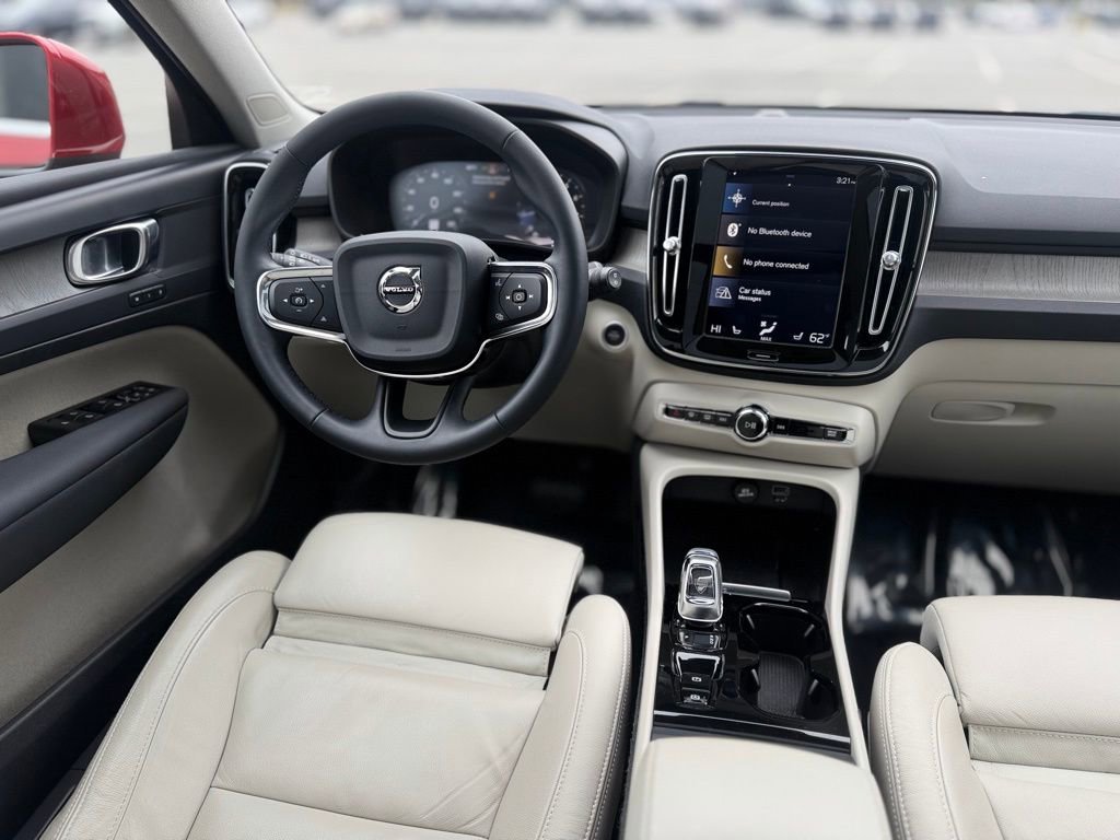 Used 2022 Volvo XC40 T5 Inscription image 11