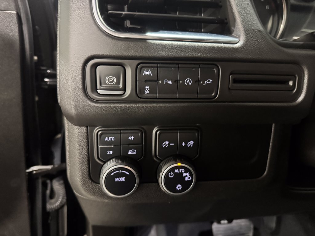 Used 2021 Chevrolet Tahoe RST w/ Luxury Package AWD/4WD image 33
