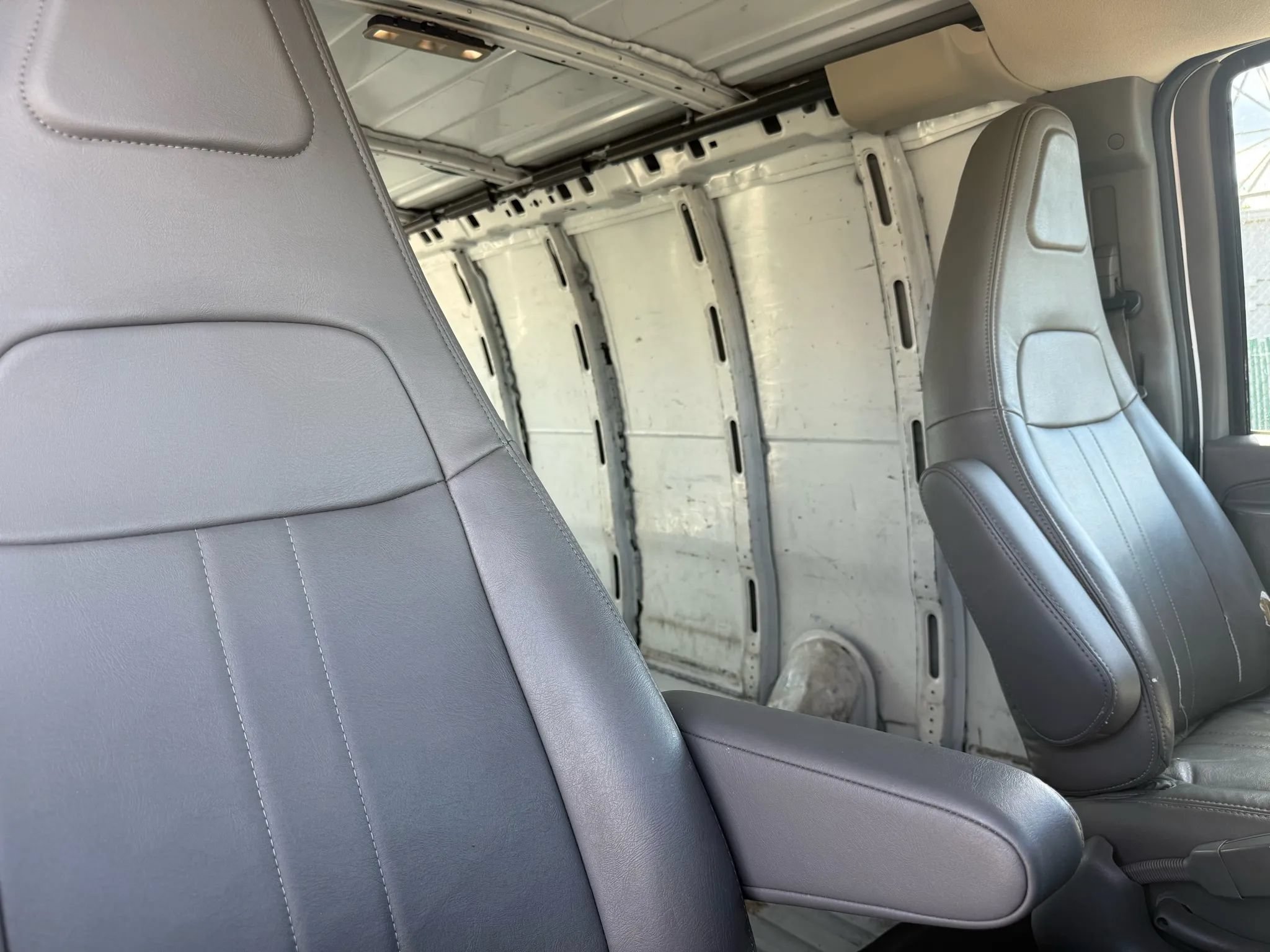 Used 2016 Chevrolet Express 2500 RWD image 48