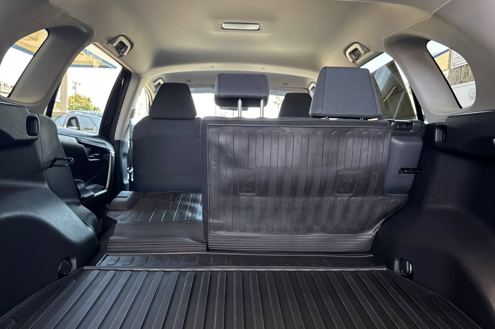 Used 2023 Toyota RAV4 LE FWD image 15