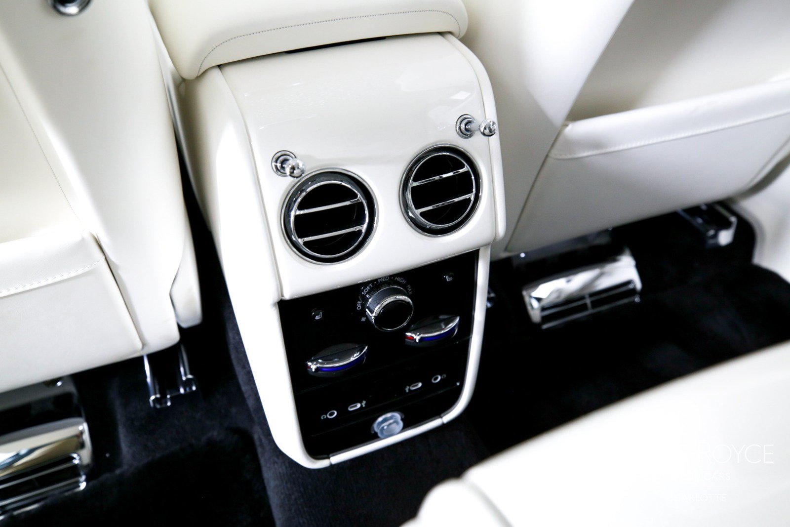 Used 2026 Rolls-Royce Cullinan AWD/4WD image 22