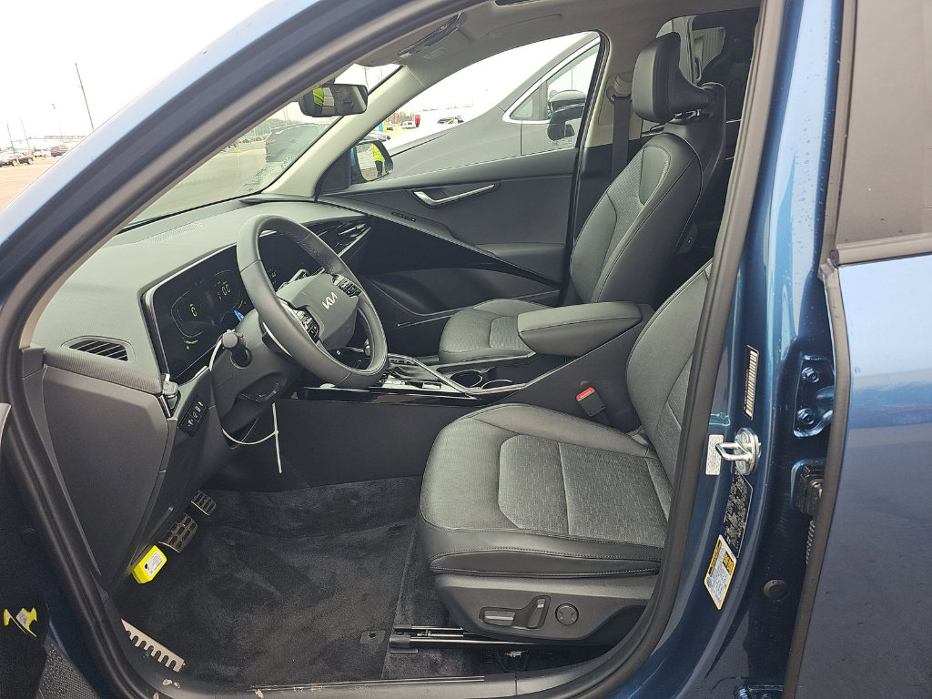 Used 2024 Kia Niro SX Touring image 5