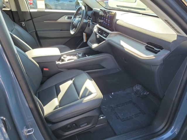 Used 2025 Ford Explorer Active w/ Active Comfort Package RWD image 14