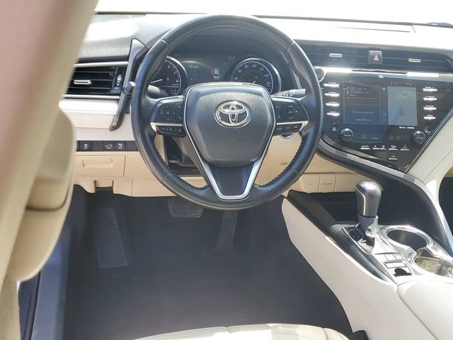 Used 2020 Toyota Camry XLE w/ Navigation Package FWD image 11