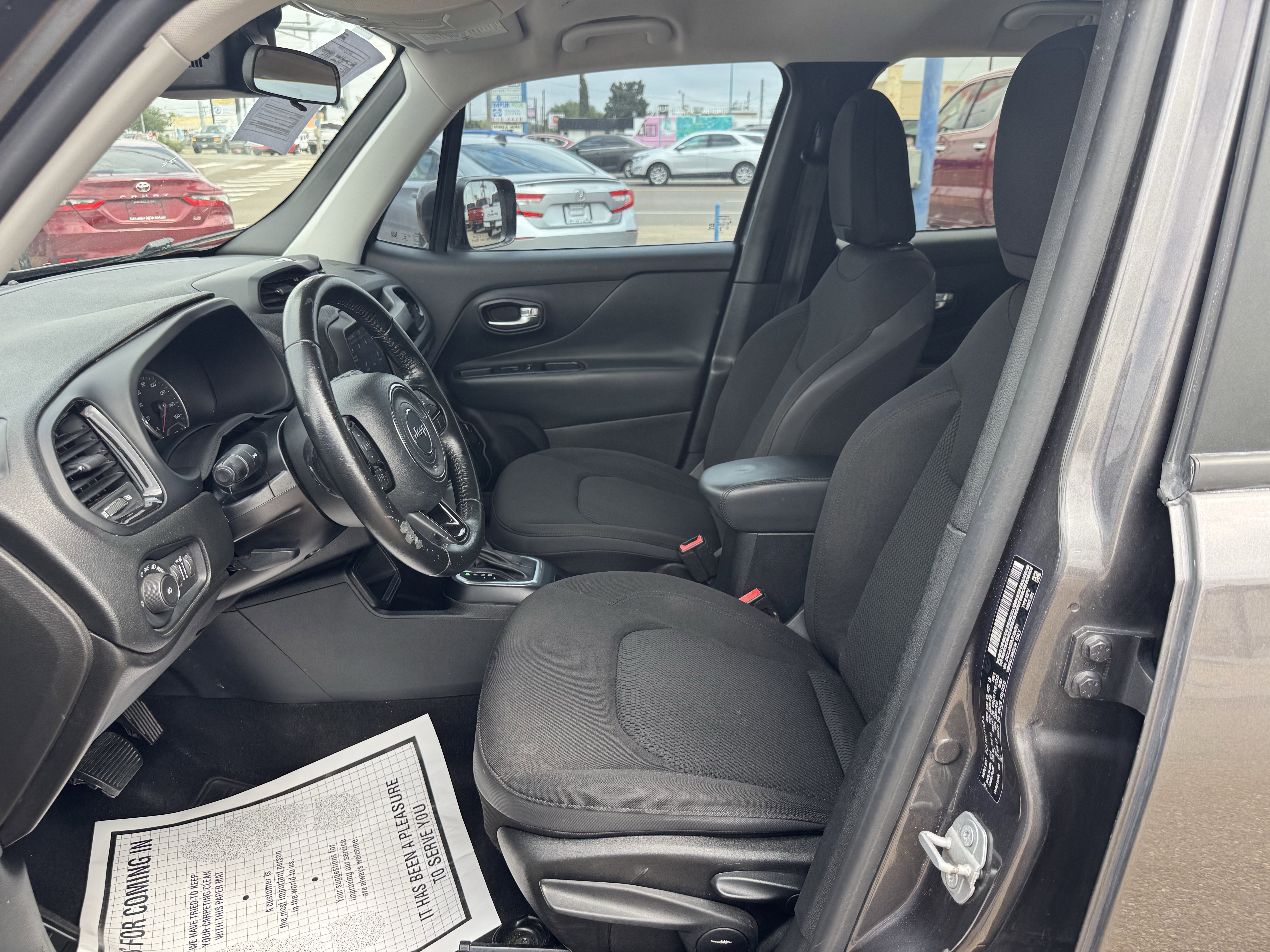 Used 2018 Jeep Renegade Altitude FWD image 29