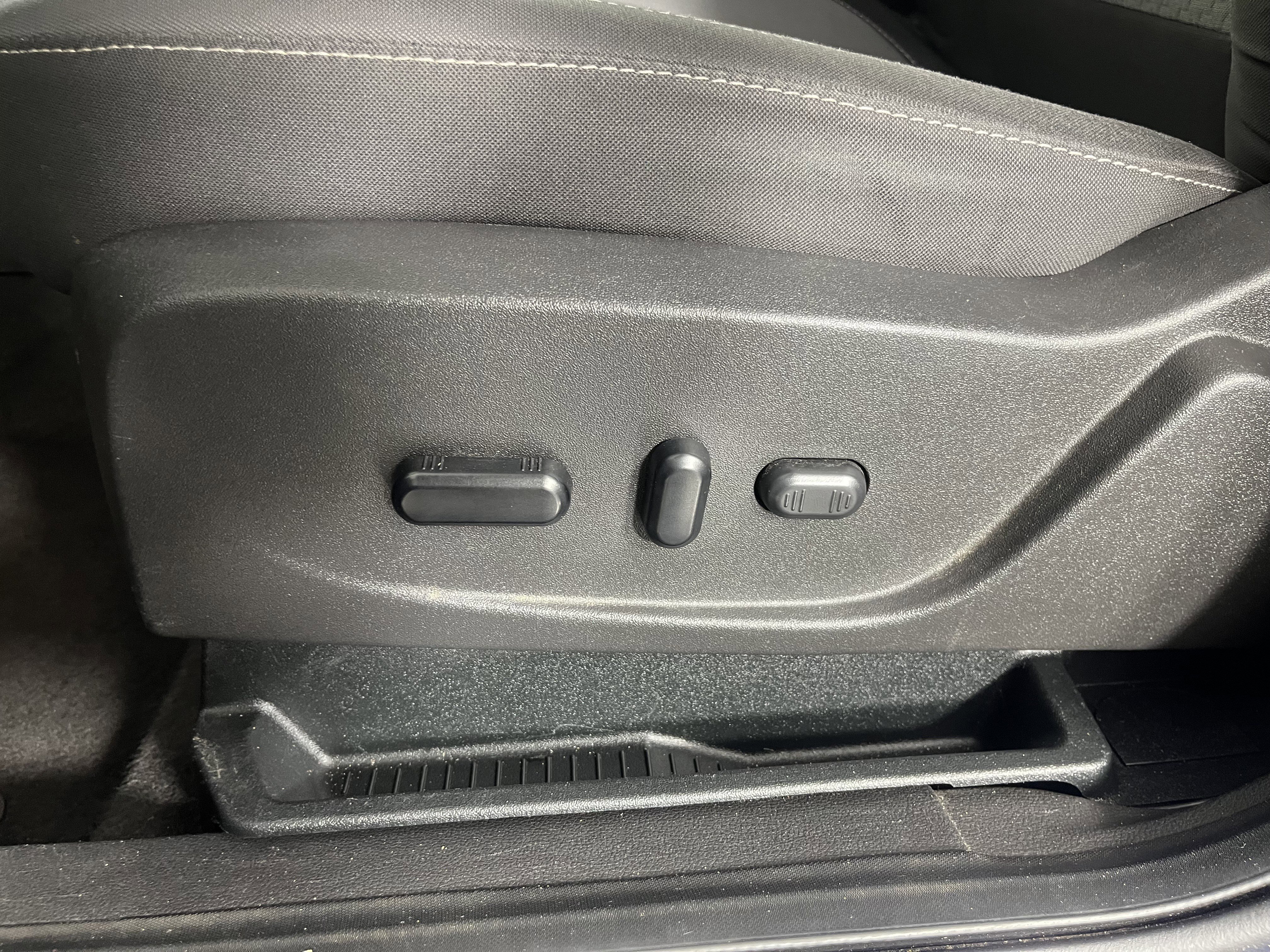 Used 2019 Ford Escape SE image 19