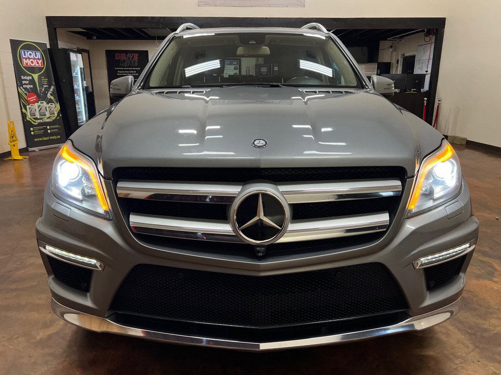 Used 2015 Mercedes-Benz GL 550 4MATIC image 4