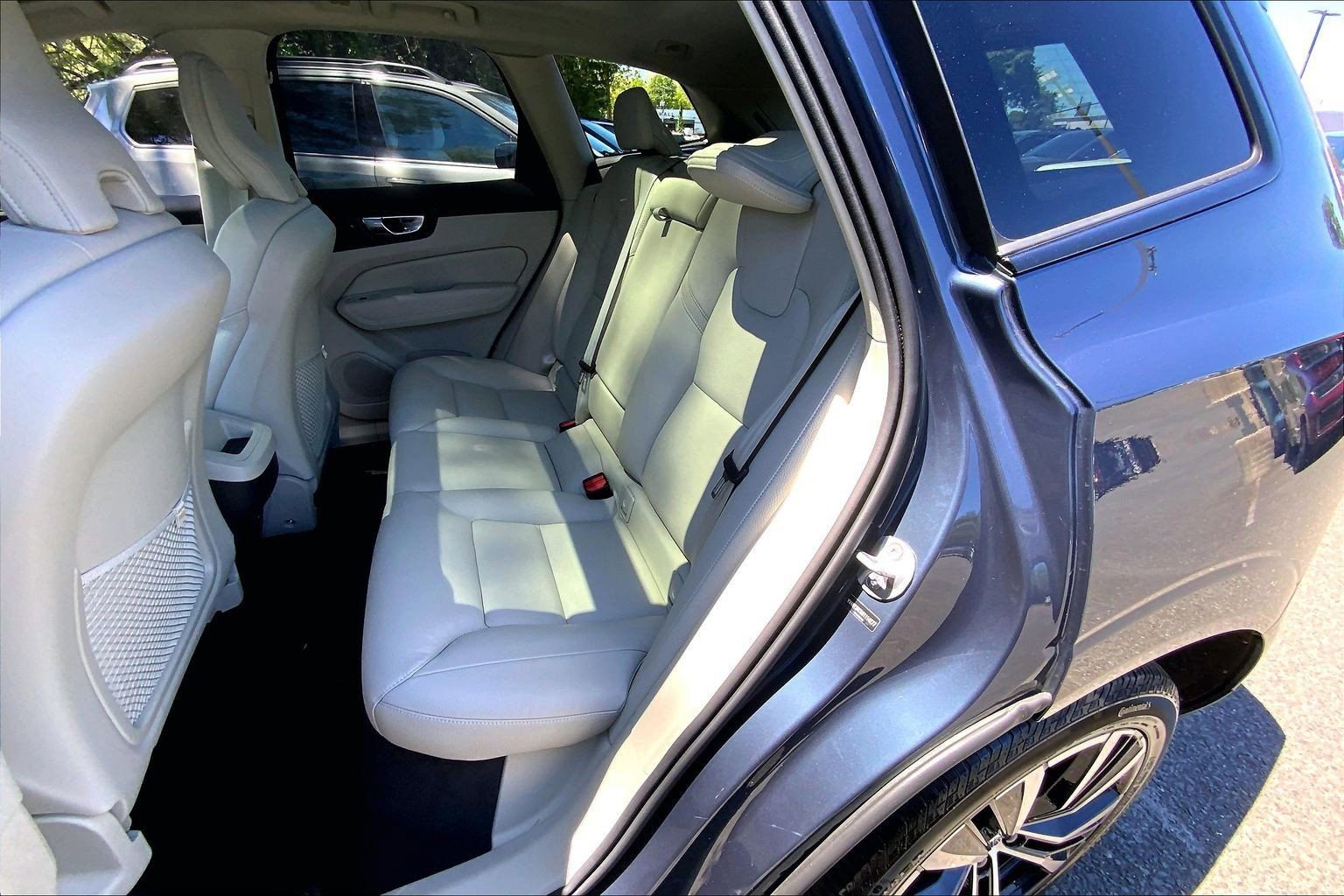 Used 2025 Volvo XC60 B5 Plus w/ Climate Package AWD/4WD image 17