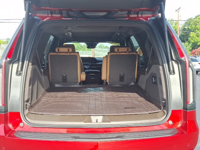Used 2024 Cadillac Escalade Premium Luxury w/ LPO, Floor Liner Package AWD/4WD image 19