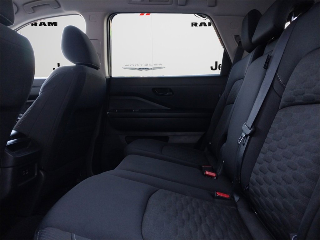 Used 2024 Nissan Pathfinder S image 11