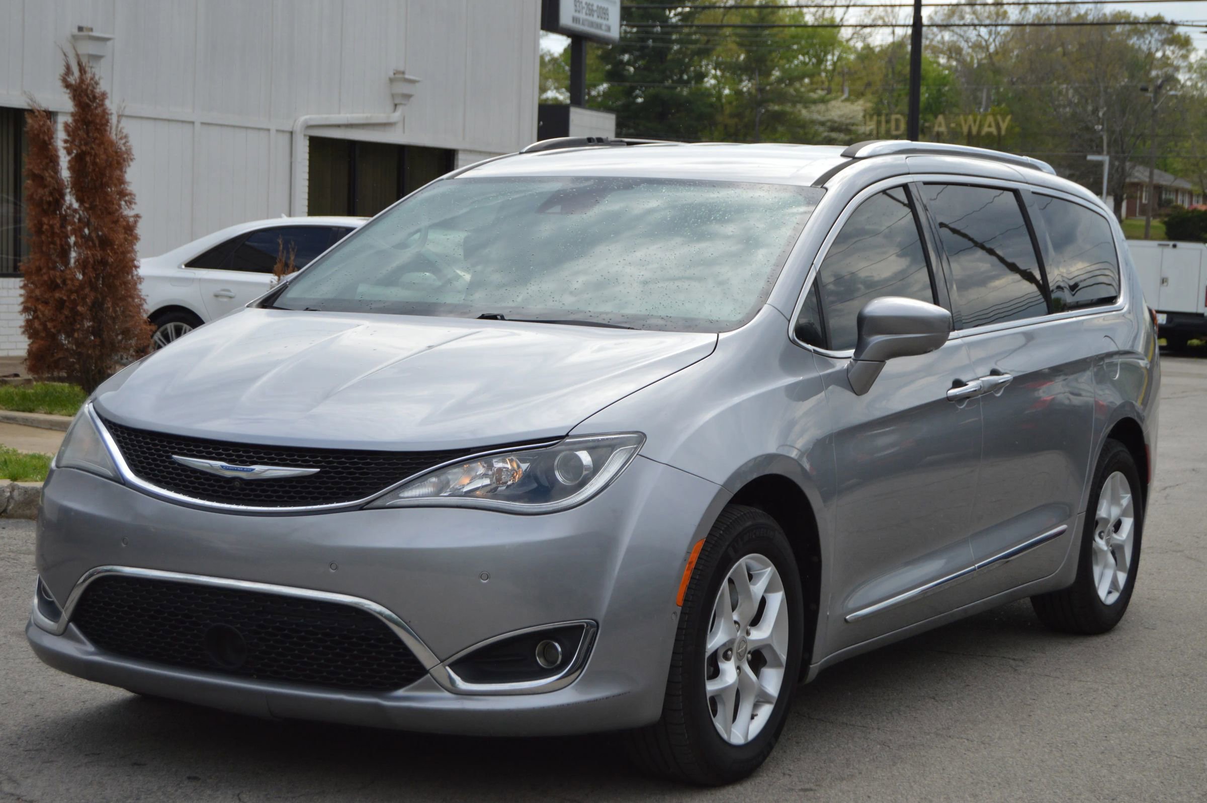 Used 2018 Chrysler Pacifica Touring-L w/ Advanced Safetytec Group FWD image 1