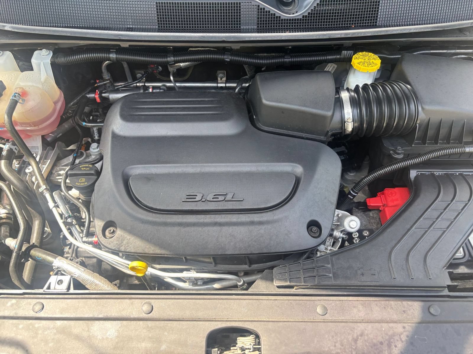Used 2025 Chrysler Pacifica Limited FWD image 35