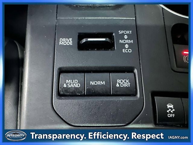 Used 2022 Toyota Highlander XLE AWD/4WD image 34