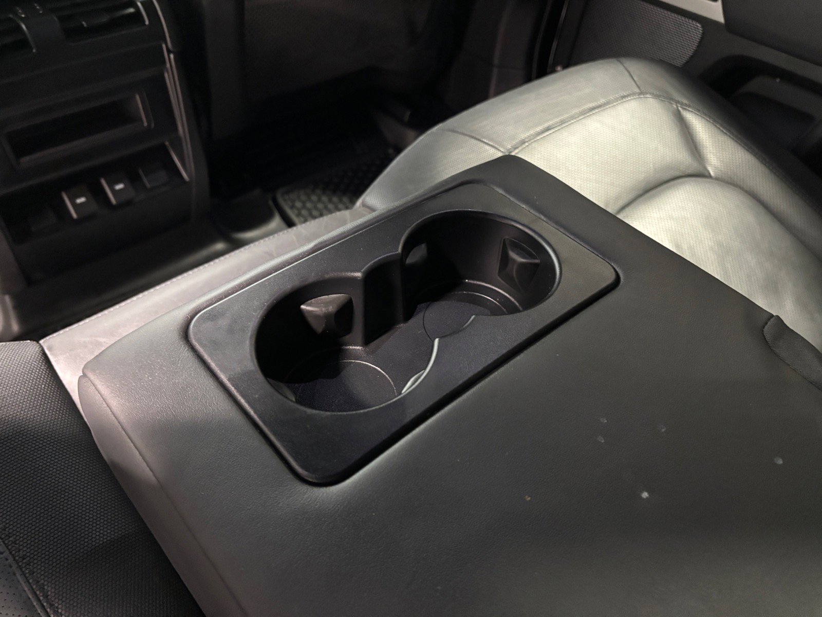 Used 2023 Land Rover Defender 110 X-Dynamic SE image 25