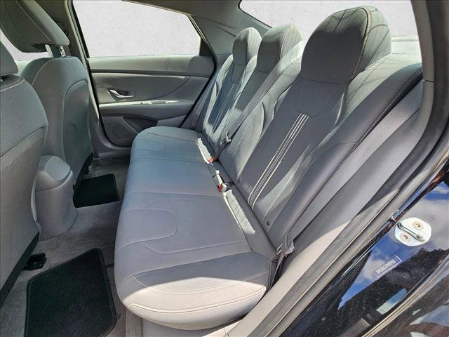 Used 2023 Hyundai Elantra SEL w/ Convenience Package FWD image 21
