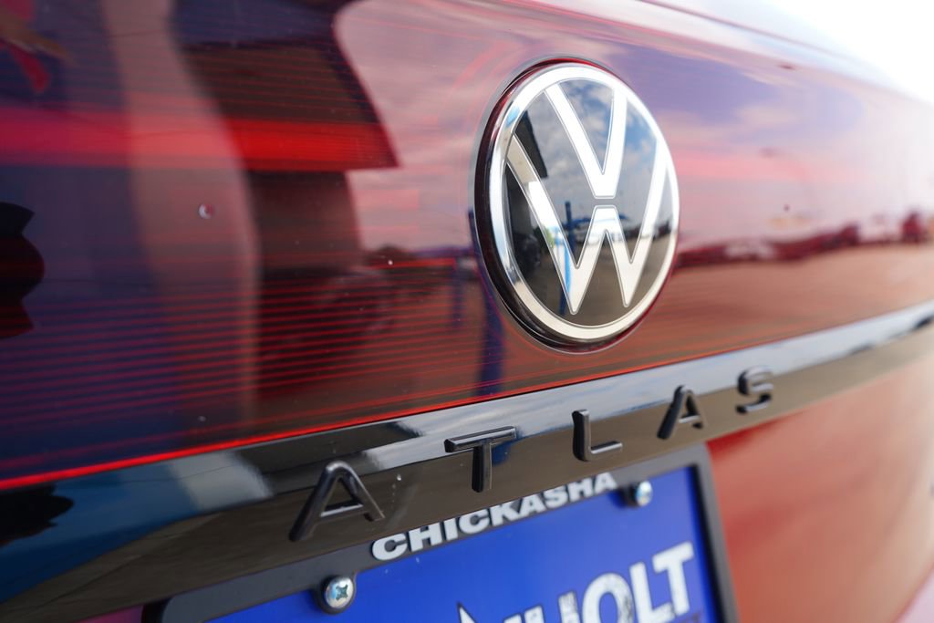 Used 2025 Volkswagen Atlas Cross Sport SEL R-Line image 5