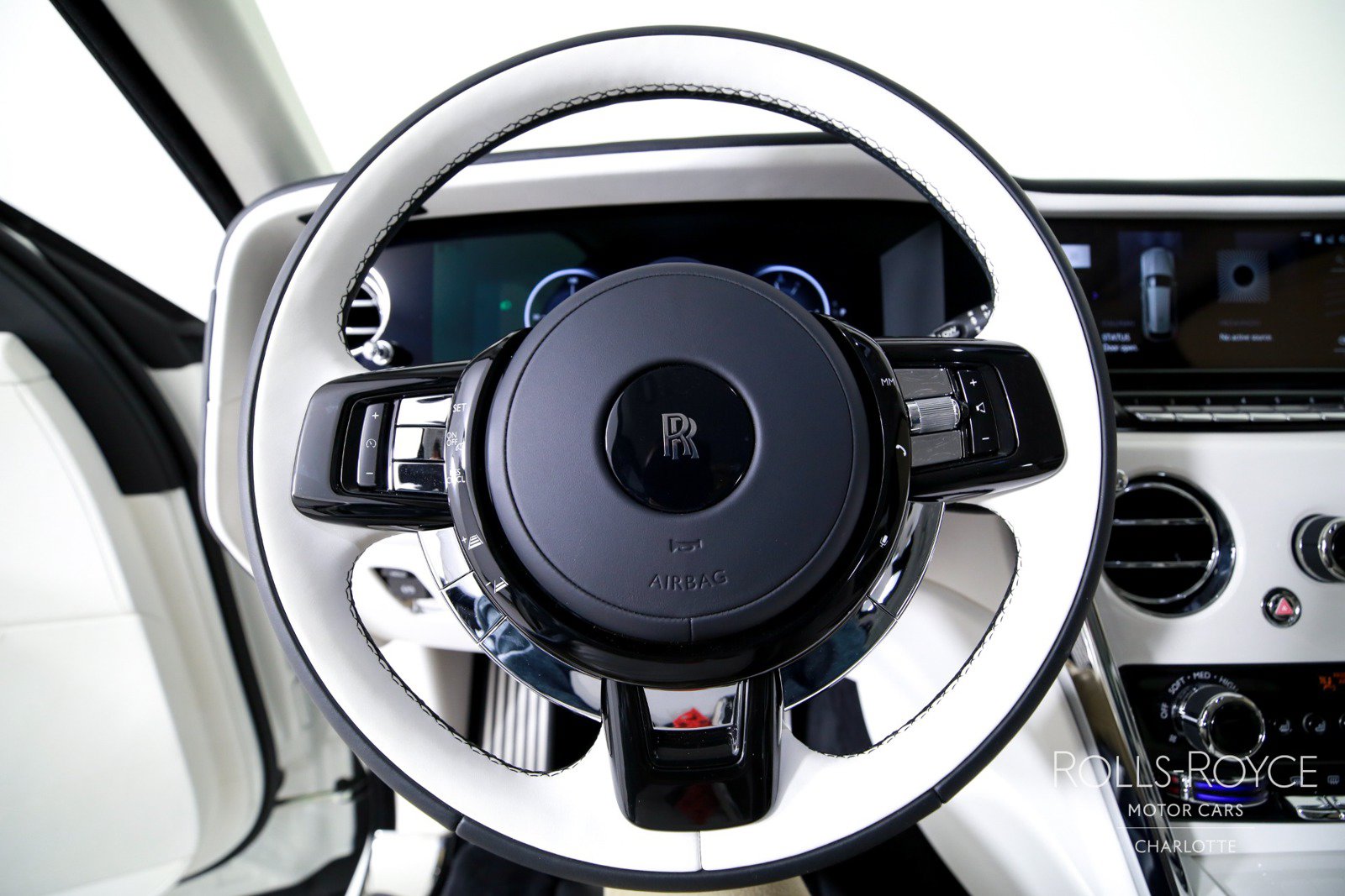 Used 2026 Rolls-Royce Cullinan AWD/4WD image 15