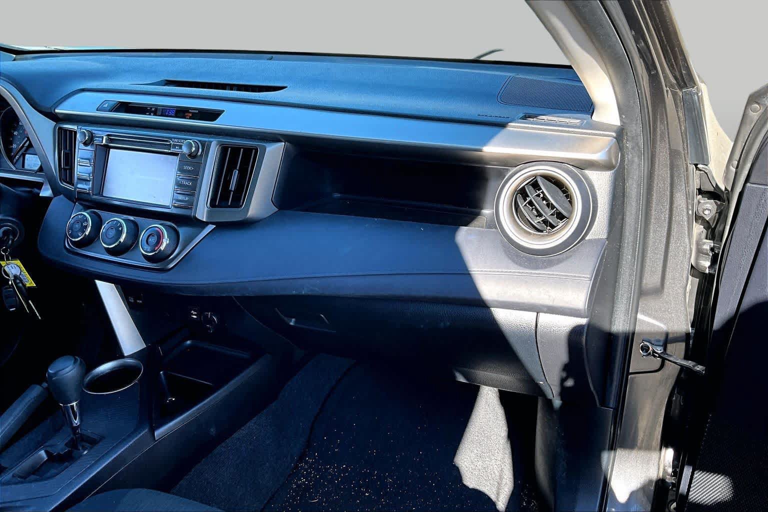 Used 2015 Toyota RAV4 LE AWD/4WD image 19