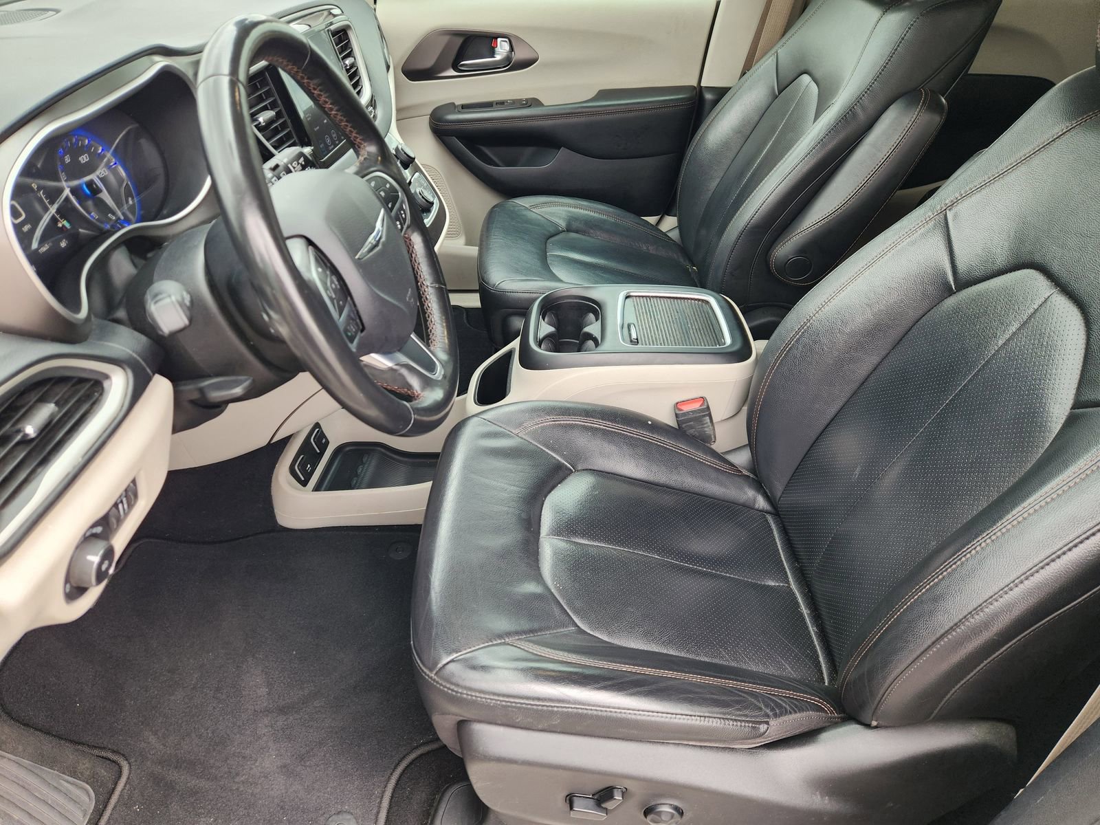 Used 2020 Chrysler Pacifica Touring-L Plus image 15