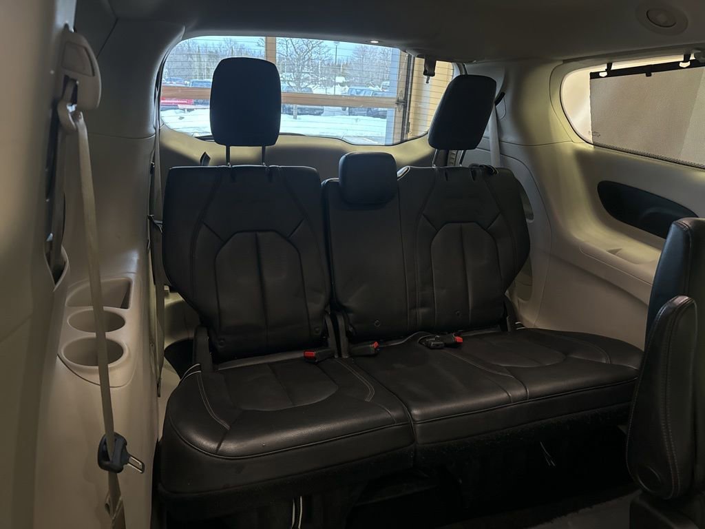 Used 2017 Chrysler Pacifica Touring-L Plus FWD image 21