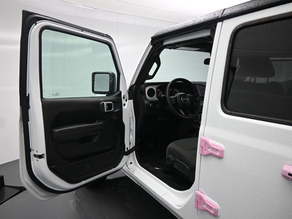 Used 2025 Jeep Wrangler Sport image 9