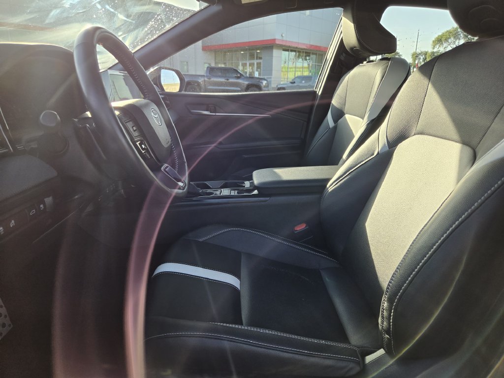Used 2026 Toyota Camry SE FWD image 27