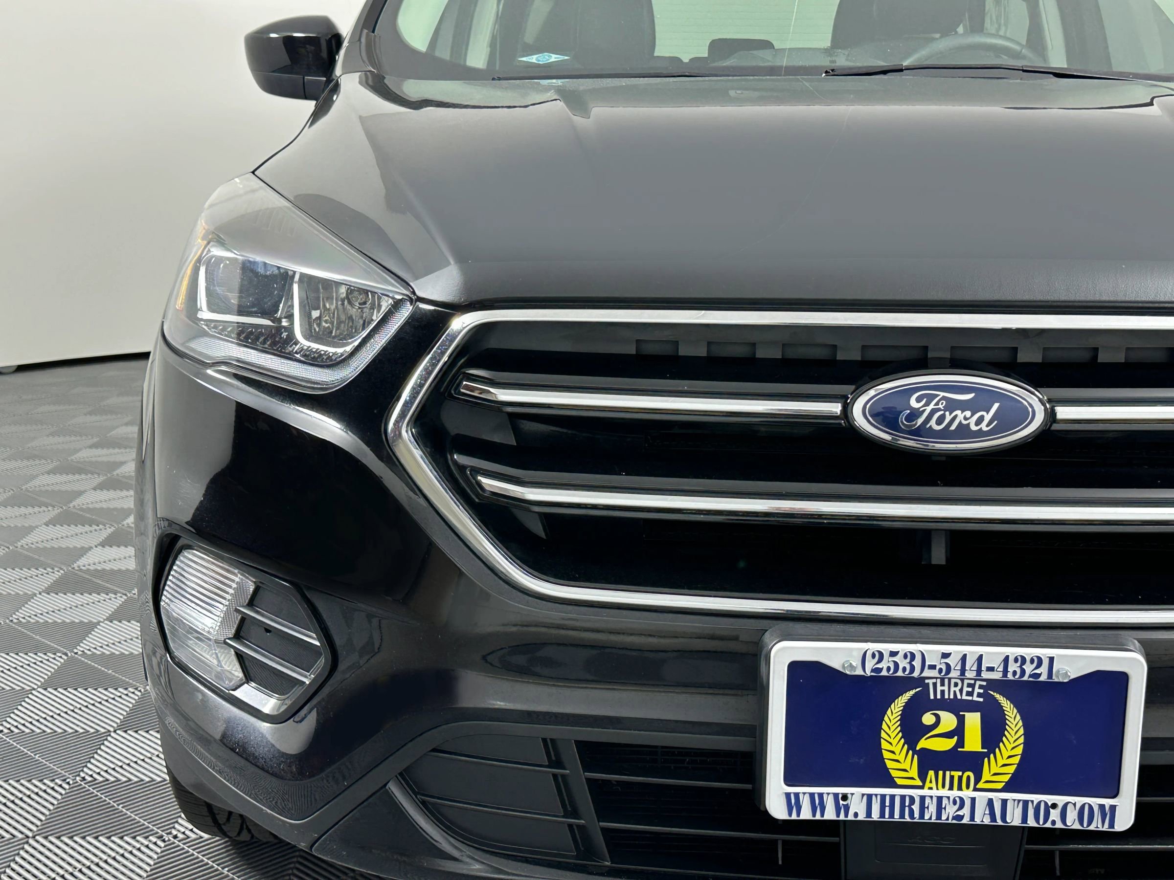 Used 2018 Ford Escape SE w/ Ford Safe & Smart Package AWD/4WD image 4